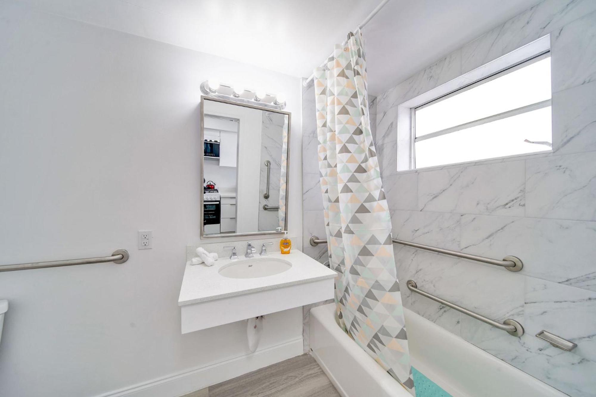 Deco Beachside Apt, W/2 Queen Beds, Washer/Dryer Miami Beach Exteriör bild